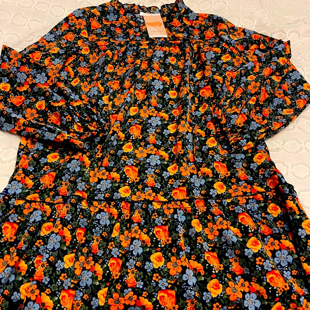 Long sleeved short dress floral
